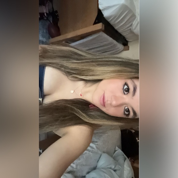 Meet your Posher, Savannah! ♡ - Picture 4 of 6